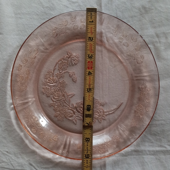 Vintage Pink depression glass 'Sharon' Cabbage Rose Plate, 9 inches - Picture 5 of 7
